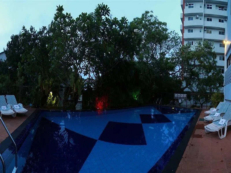 Hotel Sapphire Colombo 3*,