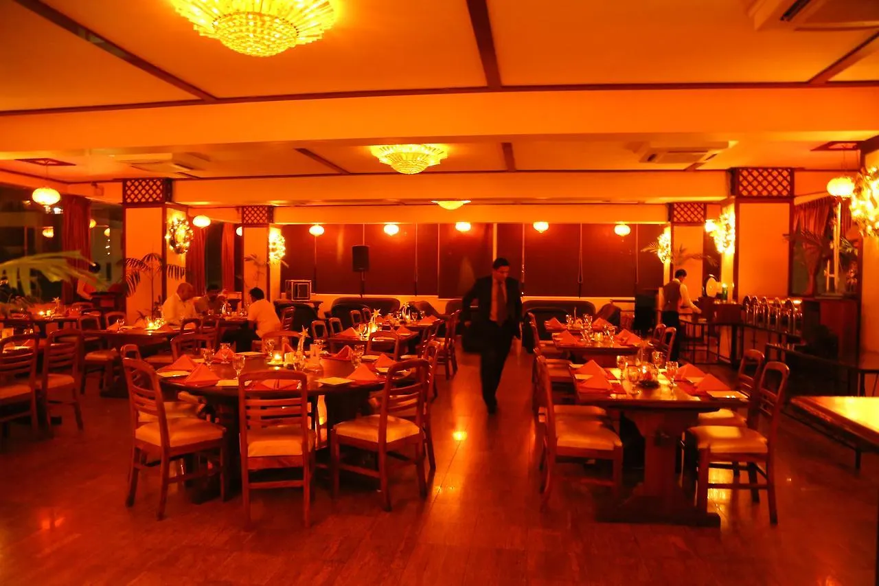 Hotel Sapphire Коломбо 3*,